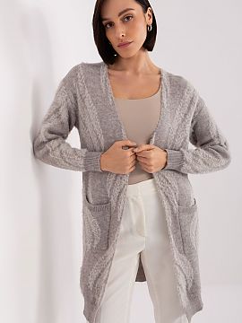 Cardigan AT  Acest cardigan cu cuvertură de pat este piesa perfectă pentru garderoba casual, care se potrivește la multe ocazii zilnice. Confecționat