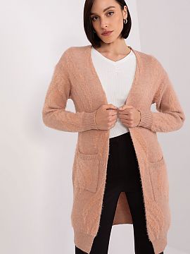 Cardigan AT  Acest cardigan cu cuvertură de pat este piesa perfectă pentru garderoba casual, care se potrivește la multe ocazii zilnice. Confecționat