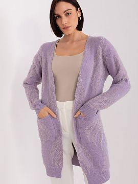 Cardigan AT  Acest cardigan cu cuvertură de pat este piesa perfectă pentru garderoba casual, care se potrivește la multe ocazii zilnice. Confecționat