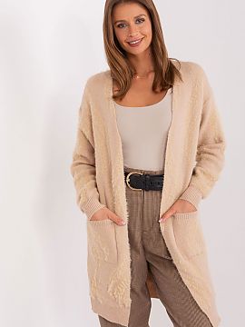 Cardigan AT  Acest cardigan cu cuvertură de pat este piesa perfectă pentru garderoba casual, care se potrivește la multe ocazii zilnice. Confecționat