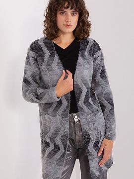 Cardigan AT  Acest cardigan este alegerea perfectă pentru stilul de zi cu zi. Confecționat dintr-un material moale, asigură o potrivire confortabilă.