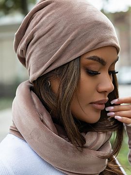 Completă IVON  Un set unic de șapcă și snood disponibil într-o gamă largă de culori. Fiecare va alege ceva pentru el însuși. Setul fără modele ș