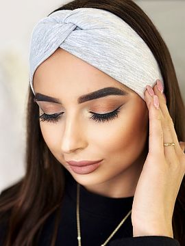 Bandă pentru cap IVON  O bentiță la modă, completarea perfectă a ținutelor de toamnă/iarnă. Confecționată dintr-un tricot din bumbac plăcut la atingere, 