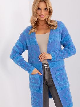 Cardigan AT  Acest cardigan descheiat este ideal pentru cei care apreciază confortul și libertatea de mișcare. Stilul său casual îl face perfect pen