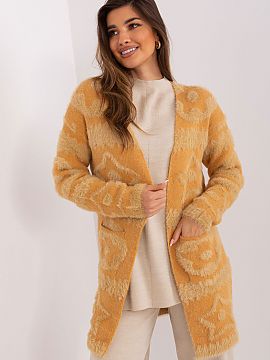 Cardigan AT  Acest cardigan descheiat este ideal pentru cei care apreciază confortul și libertatea de mișcare. Stilul său casual îl face perfect pen