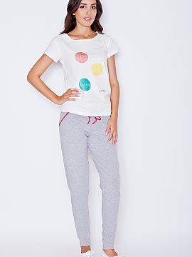 Pantaloni de trening Katrus  Pantaloni de trening gri din bumbac, cu picioare conice, cordon în talie, buzunare laterale cu margine contrastantă.