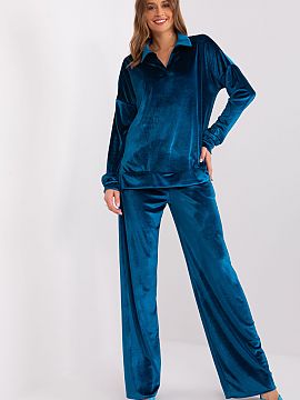 Completă Lakerta  Acest set din catifea este combinația perfectă de confort și stil. Creat din bumbac fin, acesta oferă un confort de neegalat atunci cân