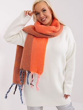 Şal AT  Această eșarfă lungă cu dungi decorative și modele interesante este completarea perfectă pentru garderoba ta de toamnă-iarnă. Confec