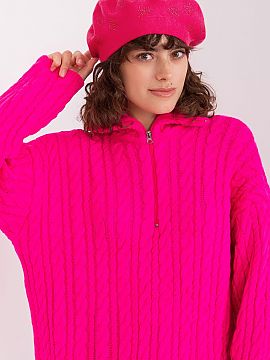 Beretă AT  Beretă tricotată cu aplicații interesante de pietre de ras.