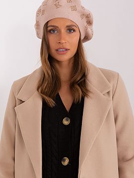 Beretă AT  Beretă tricotată cu aplicații interesante de pietre de ras.