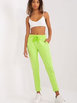 Pantaloni de trening Relevance  Acești pantaloni de trening sunt o armonie de confort și stil casual, perfecți pentru fiecare zi. Acești pantaloni se potrivesc perfect 