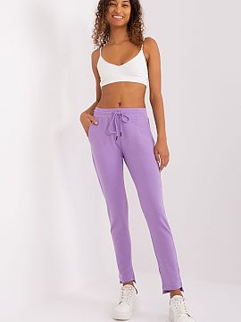 Pantaloni de trening Relevance  Acești pantaloni de trening combină confortul unui stil sportiv cu caracterul dezinvolt al unui look casual. Acești pantaloni reprezintă