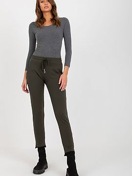 Pantaloni de trening Relevance  Acești pantaloni de trening combină confortul unui stil sportiv cu caracterul dezinvolt al unui look casual. Acești pantaloni reprezintă