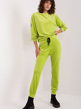 Completă Italy Moda  Elegant și feminin, acest set de trening tricotat din catifea este o combinație de confort confortabil și stil chic. Hanoracul se bagă p