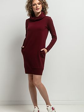 Rochie de zi Tessita  O rochie confortabilă din tricot moale de tip hanorac, cu decolteu în stil coșar, este alegerea perfectă pentru zilele mai reci. Rochia 