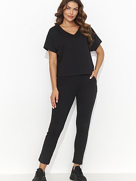 Completă Numinou  Un set tricotat elegant, dar confortabil, care combină o cămașă supradimensionată cu pantaloni lungi. Bluza lejeră, cu mâneci largi �