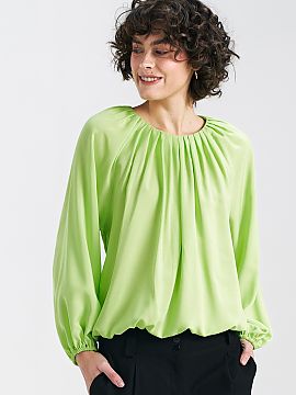 Bluză Nife  Această bluză cu o croială regulată și lejeră este o piesă vestimentară unică, perfectă pentru zilele de vară. Confecționată di