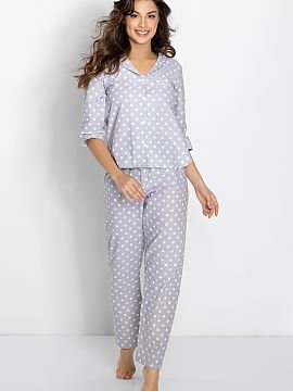 Pijama Momenti Per Me  Aceste pijamale pentru femei sunt o combinație de confort, eleganță și manoperă de calitate superioară. Confecționată din bumbac 100