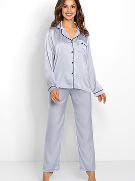 Pijama Momenti Per Me  Classic Look este o pijama pentru femei de înaltă calitate, confecționată din satin de calitate superioară, așa-numitul Silky Satin, d