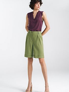 Pantaloni scurţi Nife  Pantaloni scurți de tăietură largă, confecționați dintr-o combinație de vâscoză, in și bumbac, combină confortul cu stilul. Se ca