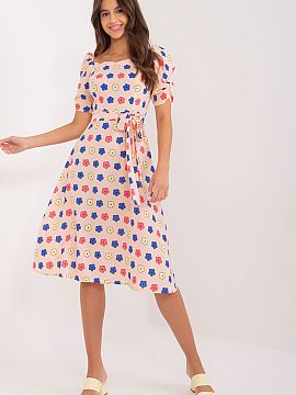 Rochie de zi Lakerta  Vă invităm să descoperiți cea mai nouă rochie de vară pentru tineri, perfectă pentru ieșirile cotidiene. Această rochie fermecătoa