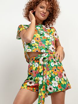 Bluză Tessita  Căutați bluza perfectă pentru vară? Bluza cu model din viscoză T408 este alegerea perfectă! Confecționată dintr-un material ușor ș