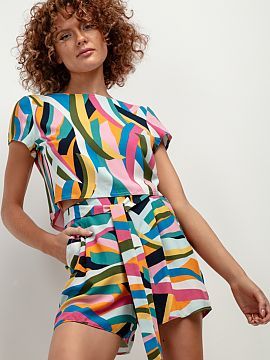 Bluză Tessita  Căutați bluza perfectă pentru vară? Bluza cu model din viscoză T408 este alegerea perfectă! Confecționată dintr-un material ușor ș