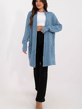 Cardigan AT  Cardiganul lung fără închidere este un acoperământ perfect pentru zi de zi, care combină stilul casual cu confortul. Fabricat din ames