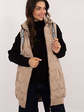 Vestă Factory Price  Vestonul matlasat pentru femei este o alegere practică și elegantă pentru zilele mai reci. Este fabricată din poliester, cu umplutură s