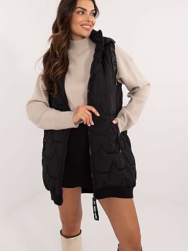 Vestă Factory Price  Vestonul matlasat pentru femei este o alegere practică și elegantă pentru zilele mai reci. Este fabricată din poliester, cu umplutură s