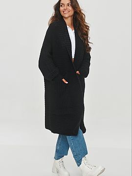 Cardigan Makadamia  Cardiganul lung oversize pentru femei este ideal pentru femeile care apreciază confortul. Puloverul ajunge sub genunchi, ceea ce îi confer