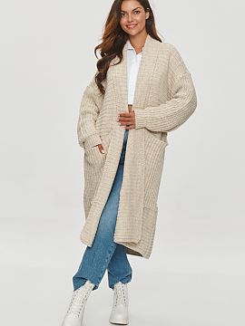 Cardigan Makadamia  Cardiganul lung oversize pentru femei este ideal pentru femeile care apreciază confortul. Puloverul ajunge sub genunchi, ceea ce îi confer