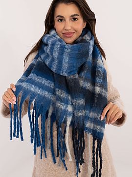 Şal AT  Elegantul fular cu lungimea de 186 cm din poliester, cu un model clasic de carouri, perfect pentru zilele mai reci. Realizat dintr-un materi