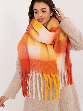 Şal AT  Eșarfă elegantă cu lungimea de 220 cm din poliester într-un model clasic de carouri, perfectă pentru zilele mai reci. Fabricată dintr-