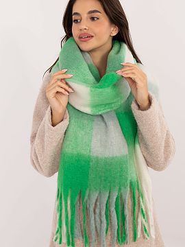 Şal AT  Eșarfă elegantă de 217 cm lungime din poliester cu un design clasic în carouri, perfectă pentru zilele mai reci. Realizată dintr-un ma