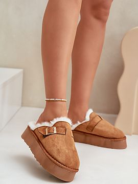 Papuci Step in style  Papucii eleganți de damă pe talpă groasă sunt alegerea perfectă pentru zilele mai reci. Izolați cu blană moale, aceștia oferă confo