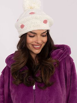 Şapcă AT  O bască de iarnă drăguță și elegantă, care combină confortul și un aspect la modă. Confecționată dintr-un material moale, plăcu