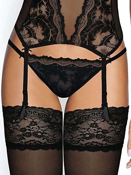 Tanga Mat  Tanga senzuală Olivia în culoarea neagră. Au o croială clasică. Fabricate din dantelă frumoasă. O inserție de plasă la spate.