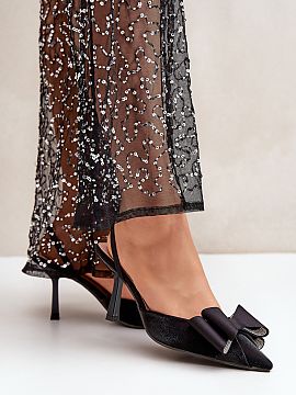 Pantofi cu toc subţire (stiletto) Step in style  Elegantul pantofi cu toc pentru femei, realizati din material textil. Varful pantofilor este decorat cu o funda spectaculoasa, care atrage p