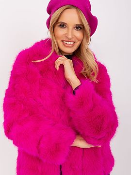 Beretă AT  Acest beret neted este o clasică care adaugă stil fiecărui outfit. Echipat cu o antenă delicată la vârf, îi conferă caracter și ele