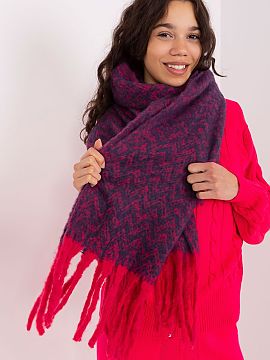 Şal AT  Acest fular lung cu un model geometric este un accesoriu perfect pentru garderoba ta de toamnă-iarnă. Fabricat din poliester rezistent, nu