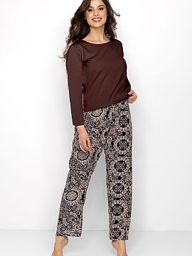 Pijama Momenti Per Me  Pijama de damă care combină eleganța cu confortul. Bluza cu mâneci lungi și decolteu semicircular și stil subtil, feminin, este perfec