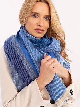 Şal AT  Fularul de iarnă elegant, cu o lungime de 194 cm, este accesoriul perfect care va asigura căldură și un aspect trendy în zilele reci. F