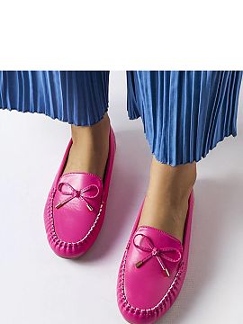 Mocasini Solea  Pantofii roz cu fundiță Via Foria sunt încălțămintea care reflectă perfect ultimele tendințe. Vârful ascuțit le adaugă eleganță