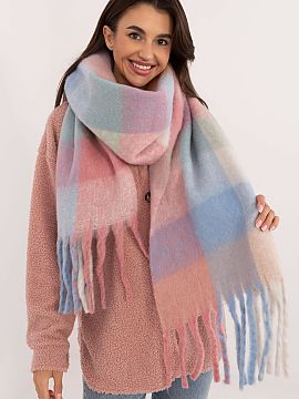 Şal AT  Elegantul şal lung de 217 cm din poliester cu un model clasic de carouri, ideal pentru zilele mai reci. Realizat dintr-un material de înal