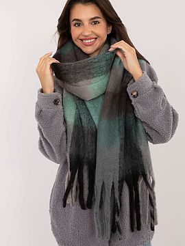 Şal AT  Eșarfă elegantă de 220 cm din poliester cu un model clasic în carouri, ideală pentru zilele mai reci. Realizată dintr-un material de �