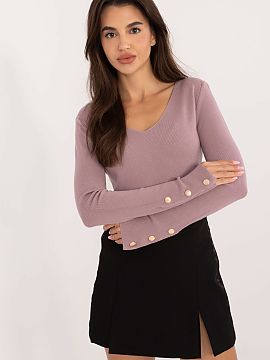 Pulover AT  Pulover casual feminin ideal pentru ziua de zi și pentru muncă. Realizat dintr-o combinație de materiale de înaltă calitate: viscoză, 