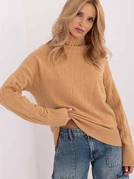 Helancă AT  Pulover de damă cu guler înalt, ideal pentru ocazii de zi cu zi într-un stil casual. Realizat dintr-un material cu o textură variată, c