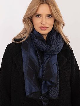 Eşarfă AT  Eșarfa elegantă cu un model geometric este un accesoriu stilat, care completează perfect orice garderobă. Fabricată din viscoză de în
