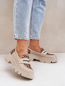 Mocasini Step in style  Mocasini de damă din piele naturală sunt o propunere elegantă și stilată pentru orice ocazie. Plasate pe o platformă și cu un toc mas